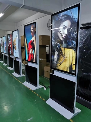43 55 นิ้ว Digital Signage Kiosk Rotate Floor Stand 360 องศา โปรแกรมโฆษณา