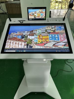 32 นิ้ว Windows Interactive PCAP LCD Digital Display Lectern Smart Double Screen AIO โพดิตี้การประชุม