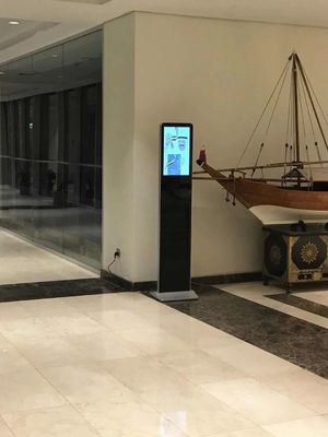 คิโอสก์ป้ายดิจิตอลที่ยืนบนพื้น 21.5-65 นิ้ว ความละเอียด 1920x1080