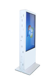 ป้ายโฆษณาดิจิตอลแบบสัมผัสแบบสองด้านคู่ 1920 RGB × 1080 FHD พร้อมกล่องโลหะ